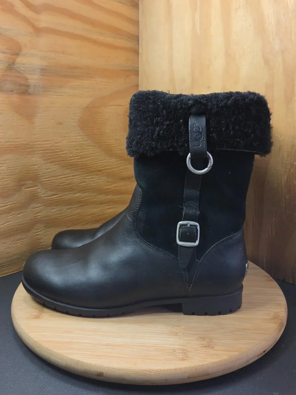 UGG preowned signs
